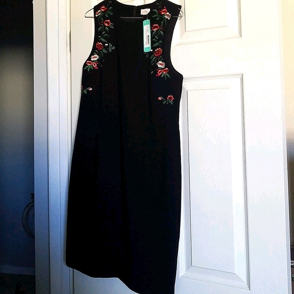 Pixely Giovava Embroidered Sheath Dress Size 4 NWT